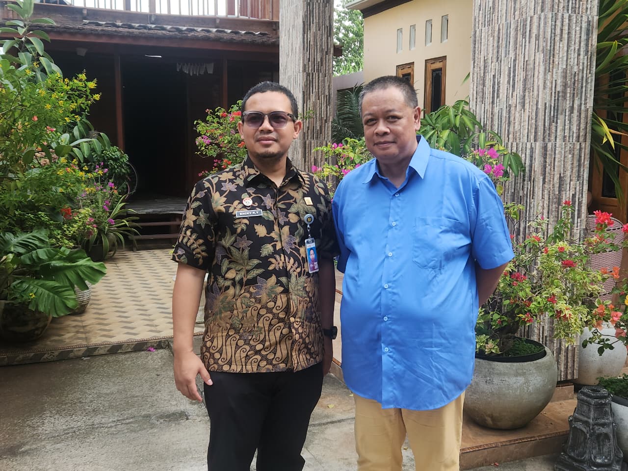 Casmat van Bloppoel (kanan) dan Kasubdit Kewarganegaraan, Direktorat Tata Negara Kemenkum, Backy (kiri). (BeritaNasional/Kemenkum)