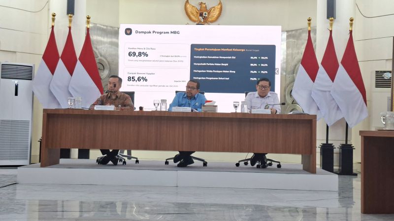 Direktur Jenderal Peternakan dan Kesehatan Hewan Kementan Agung Suganda (kanan) saat konferensi pers. (BeritaNasional/Lydia)