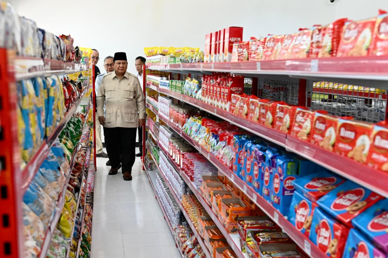 Presiden Prabowo Subianto memeriksa Koperasi Merah Putih. (BeritaNasional/Setpres)