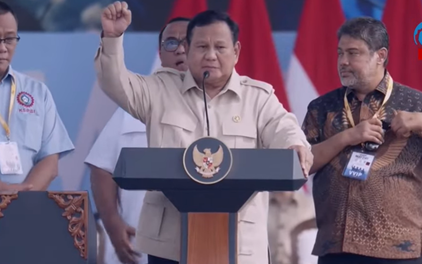 Presiden Prabowo Subianto sampaikan sumpah di hadapan ratusan ribu buruh di Monas Jakarta. (BeritaNasioal/tangkapan layar)