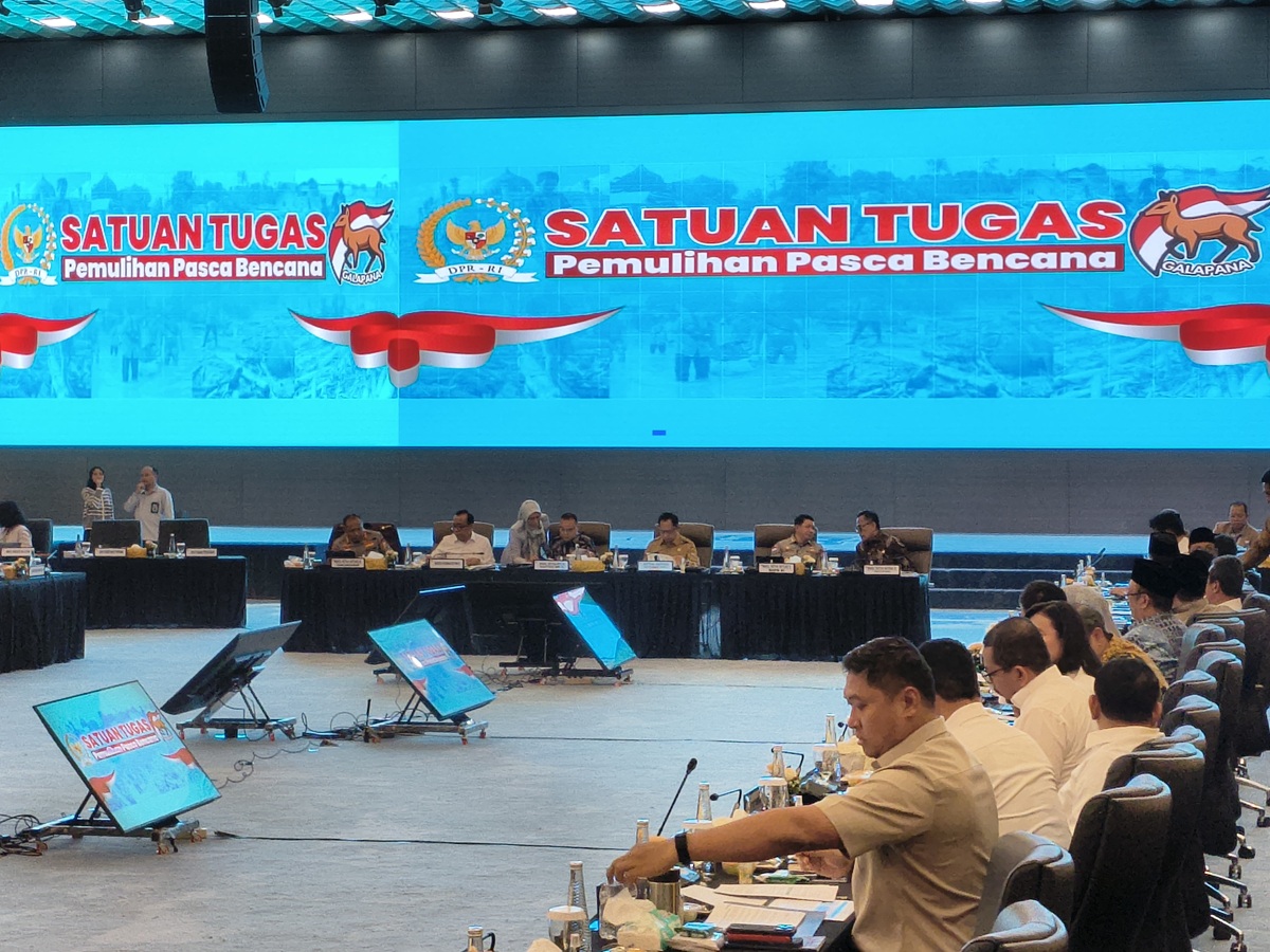 DPR Gelar Rapat Koordinasi Bersama Pemerintah Bahas Rehabilitasi dan Rekonstruksi Pascabencana Sumatera. (BeritaNasional/Ahda)