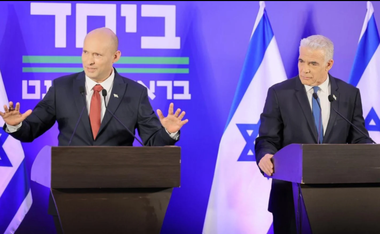 Dua mantan PM Israel, Naftali Bennett (kiri) dan Yair Lapir (kanan) membentuk partai Together. (BeritaNasional/IG Naftali Bennett)
