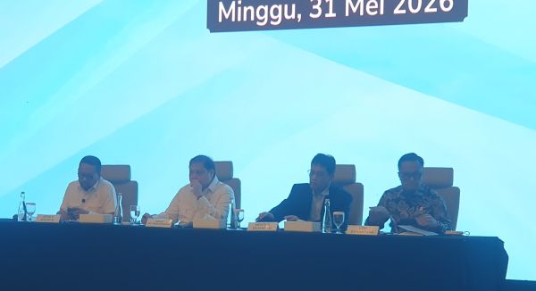 Menkeu Purbaya Yudhi Sadewa (dua dari kanan) saat memberikan keterangan pers. (BeritaNasional/Bachtiarudin Alam)