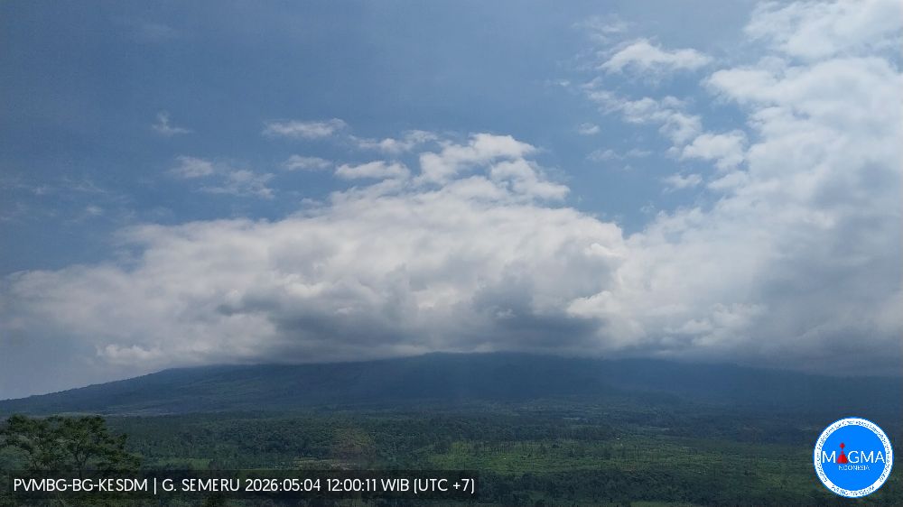 Gunung Semeru pada Senin (4/5/2026). (BeritaNasional/Badan Geologi ESDM)