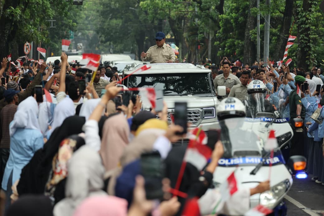Hujan Tak Halangi Antusiasme Warga Sambut Presiden Prabowo di Bandung. (Foto/BPMI)