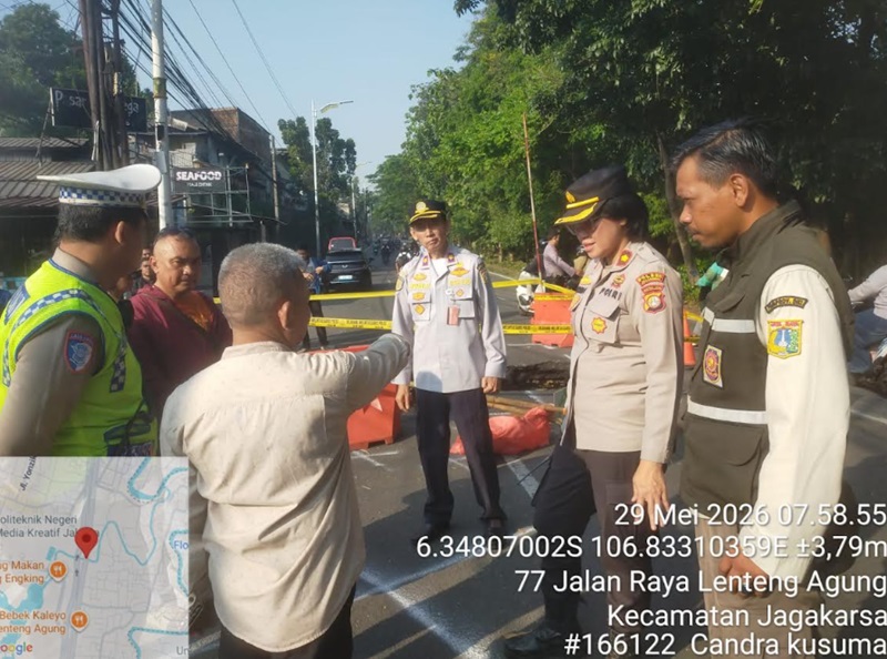 Kondisi jalan amblas (Beritanasional/Bachtiar)