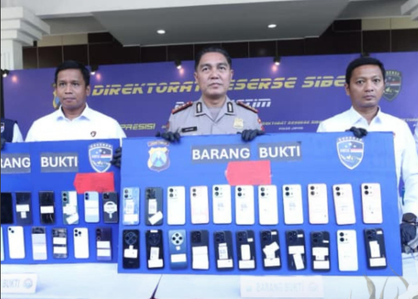 Polda Jatim membongkar jaringan penipuan jual beli mobil online nasional. (BeritaNasional/IG Polda Jatim)