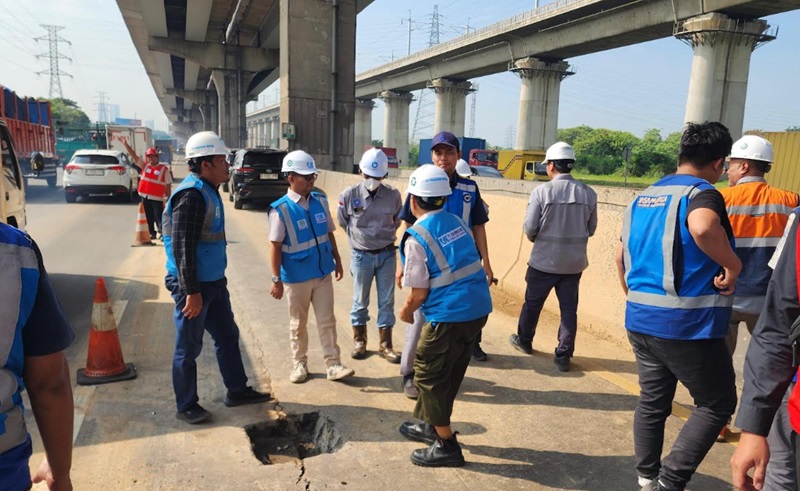 JTT Lakukan Pemeliharaan Jalan (Foto/Panji)