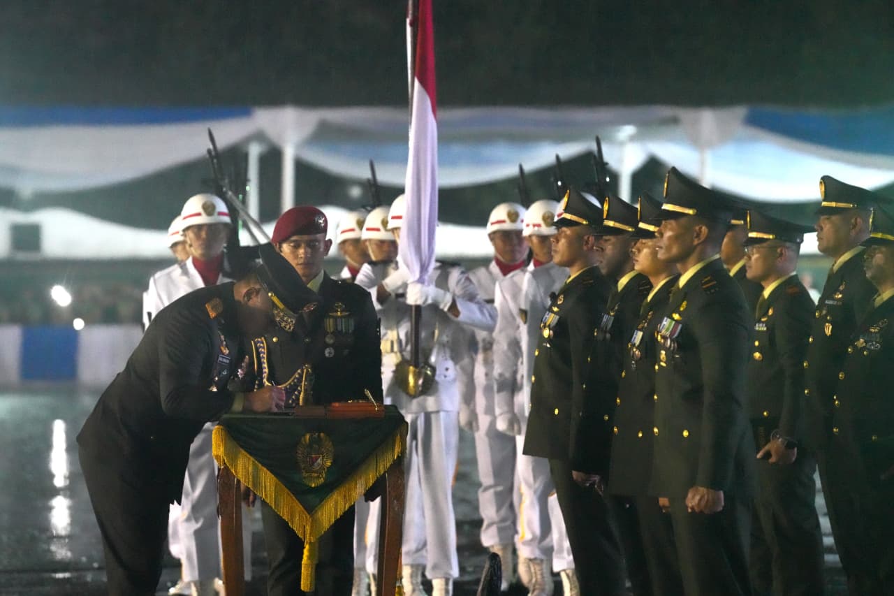 Kepala Staf Angkatan Darat (Kasad) Jenderal TNI Maruli Simanjuntak, M.Sc., melantik 1.202 Perwira Remaja (Paja) TNI AD lulusan Pendidikan Pembentukan Perwira (Diktukpa) Gelombang I Tahun Anggaran 2026. (BeritaNasional/Elvis/HO Dispenad)