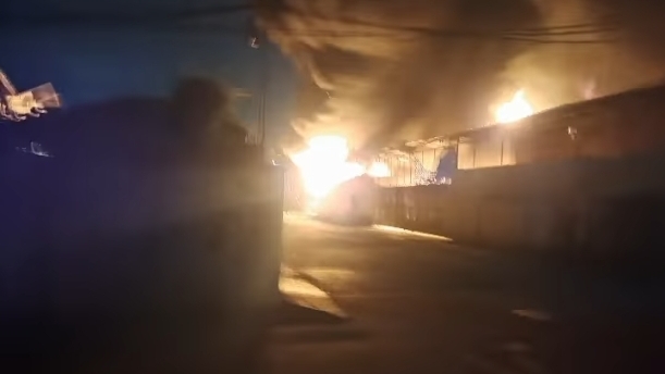 Kebakaran Besar Melanda Gudang di Kalideres Jakbar. (Foto/istimewa)