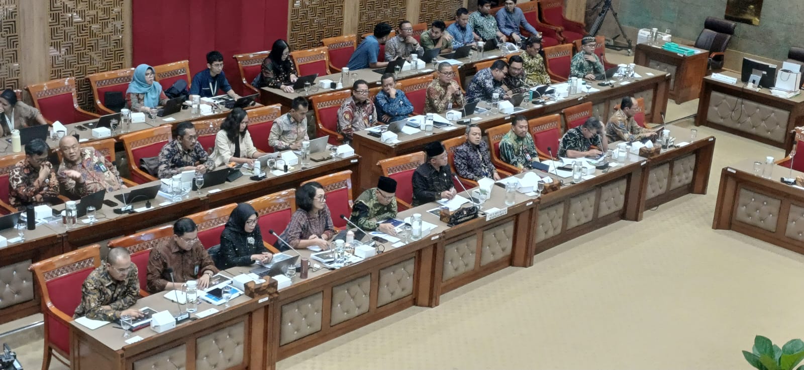 Kemendikdasmen rapat bersama  Komisi X DPR Jakarta. (BeritaNasional/Ahda)