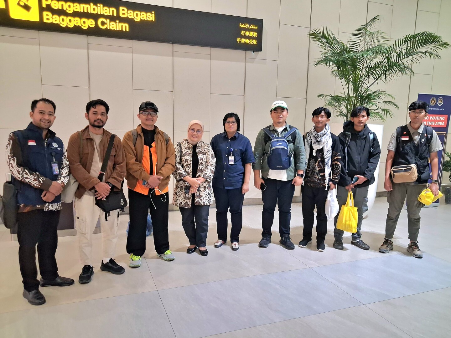Enam relawan Indonesia peserta Global Sumud Land Convoy. (Foto/Ist)