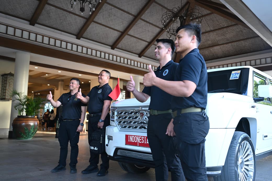 Kendaraan Presiden RI, Maung menjadi salah satu simbol yang paling banyak menarik perhatian di sekitar lokasi KTT.  (BeritaNasional/Elvis/HO Biro Pers Istna/Cahyo)
