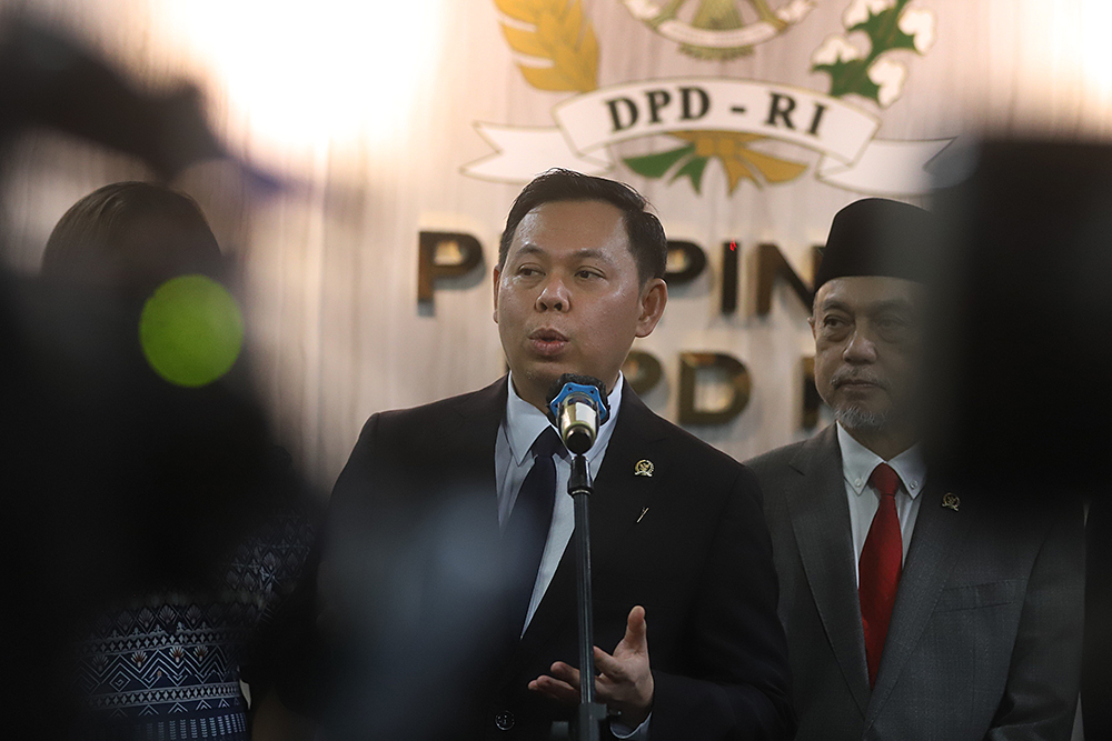 Ketua DPD RI, Sultan Bachtiar Najamudin menerima kehadiran Direktur Jenderal Rosatom State Corporation Alexey Likhachev. (BeritaNasional/Elvis Sendouw)