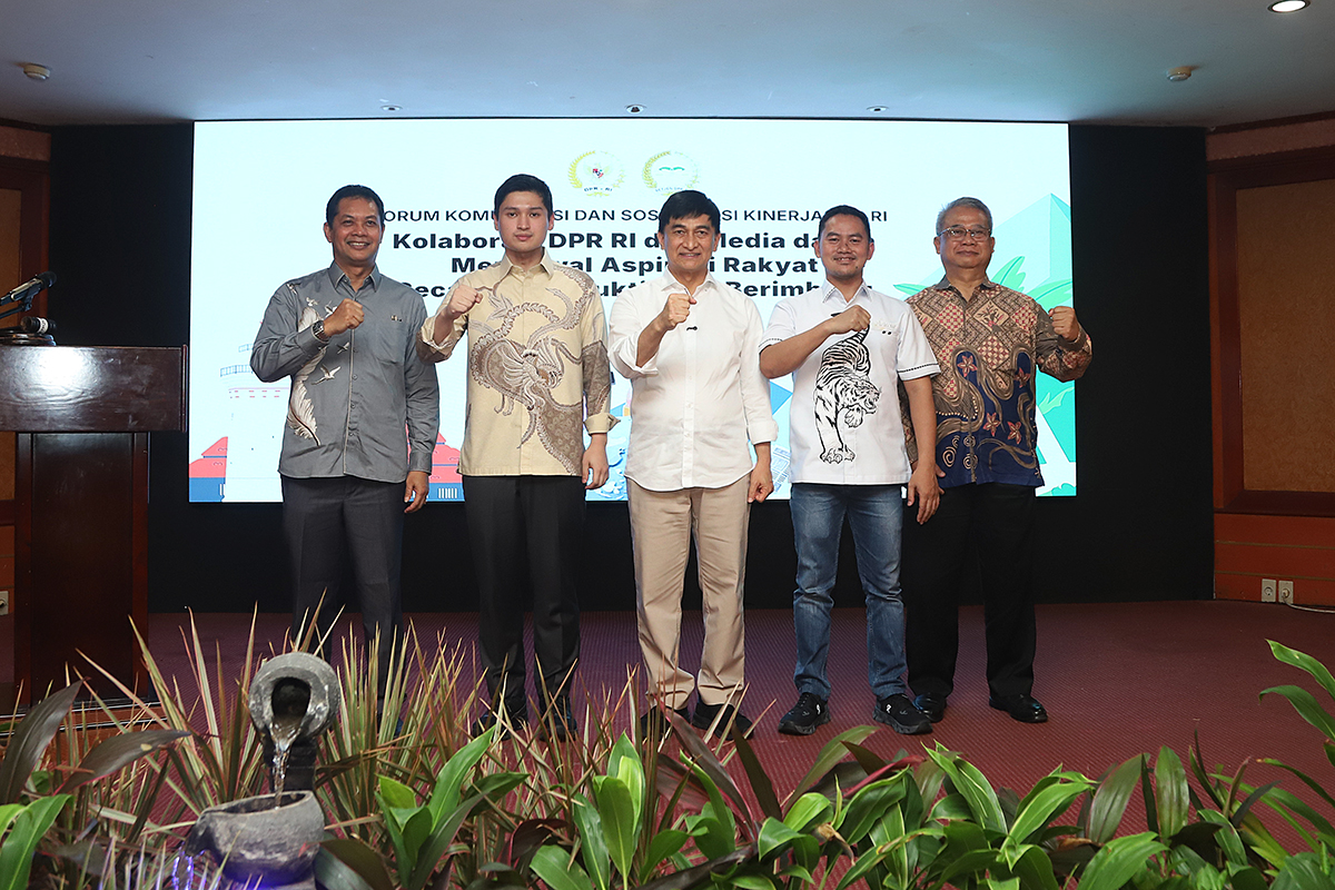 Koordinatoriat Wartawan Parlemen dan DPR bersinergi dengan Wakil Gubernur Banten Achmad Dimyati Natakusumah mengawal Demokrasi. (BeritaNasional/Elvis Sendouw)