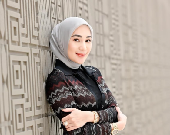 Mantan istri komedian Andre Taulany, Rien Wartia Trigina (RWT). (BeritaNasional/IG Erin Taulany)