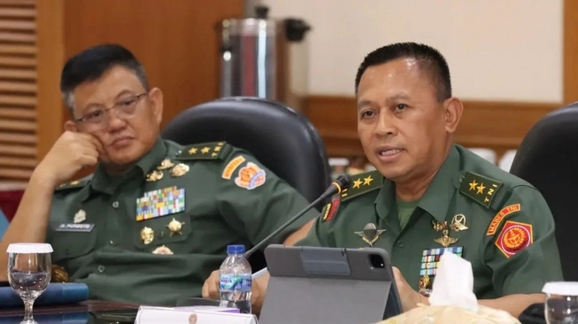 Direktur Jenderal Strategi Pertahanan Kementerian Pertahanan, Letnan Jenderal (Letjen) TNI Agus Widodo (Kanan). (Foto/Kemhan RI).