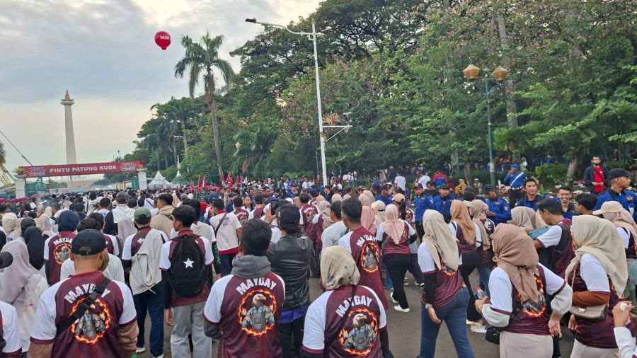 Peringatan Hari Buruh Internasional, Monas jadi titik keramaian. (BeritaNasional/Lydia)