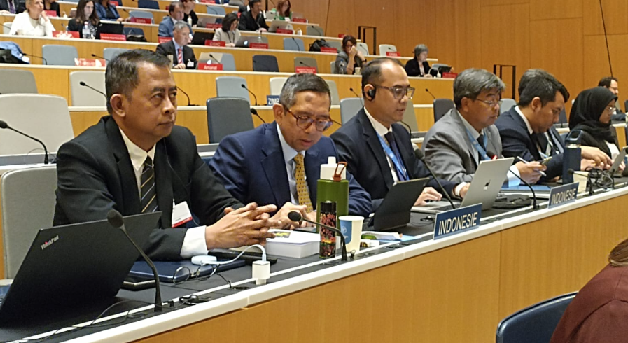 Direktur Jenderal Kekayaan Intelektual Kementerian Hukum Hermansyah Siregar bersama tim di Jenewa Swiss. (BeritaNasional/Kemenkum)