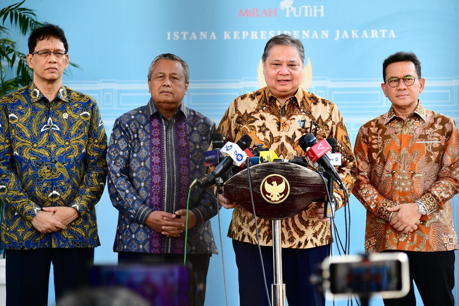 Menko Perekonomian Airlangga Hartarto (dua dari kanan). (Foto/BPMI)