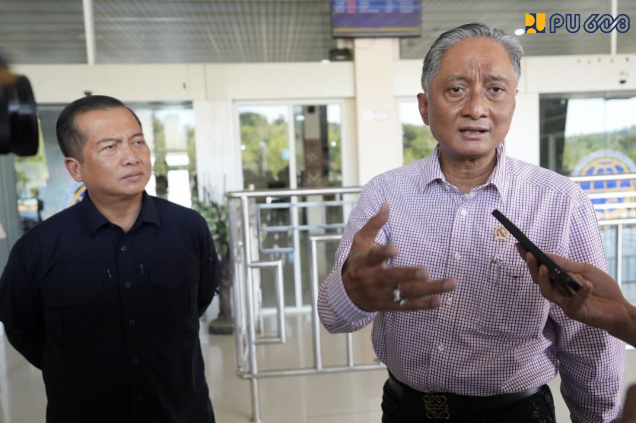 Menteri PU Dody Hanggodo saat meninjau usulan SR di NTB. (BeritaNasional/KemenPU)