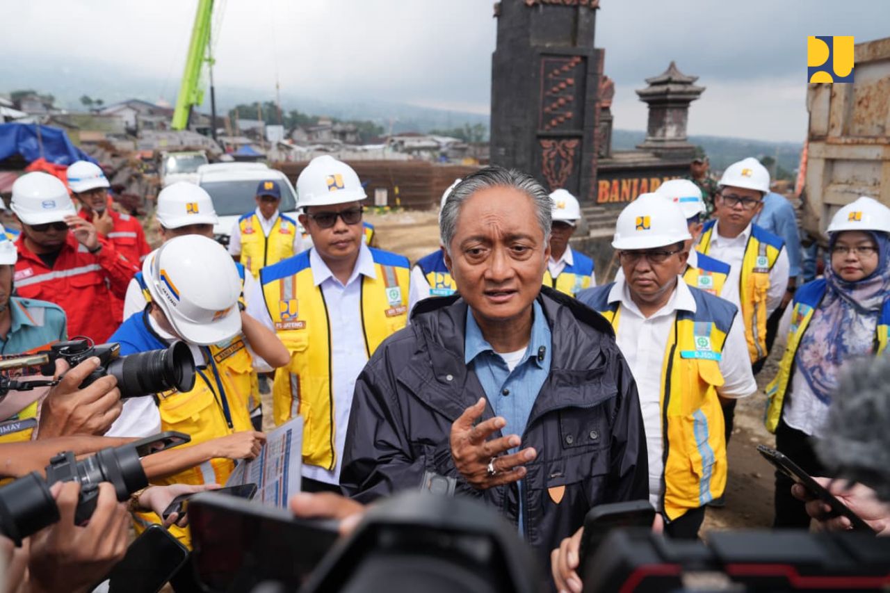 Menteri PU Dody Hanggodo tinjau pembangunan SR di Wonosobo (BeritaNasional/dok KemenPU)