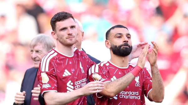 Momen perpisahan Mohamed Salah dan Andy Robertson dengan Liverpool. (Foto/liverpoolfc.com)