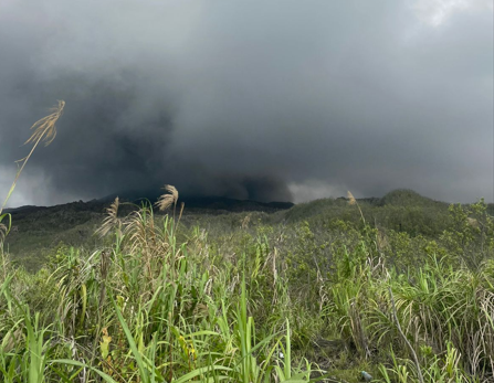 Erupsi gunung Dukono Malaku Utara. (BeritaNasional/BNPB)