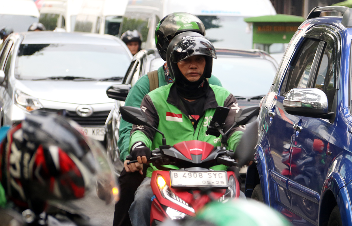 Ojek online melintas di Kawasan Stasiun Sudirman, Jakarta, Minggu (3/5/2026). (Beritanasional.com/Oke Atmaja)