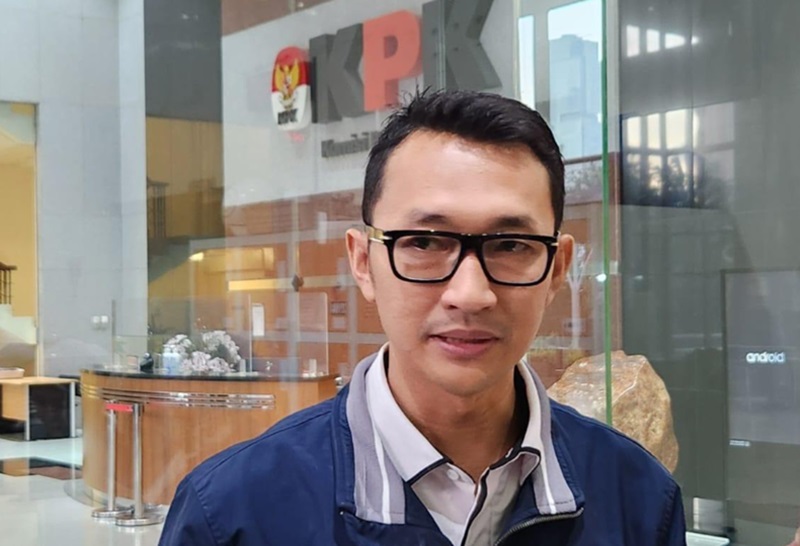 Jubir KPK Budi Prasetyo saat diwawancarai. (BeritaNasional/Panji)