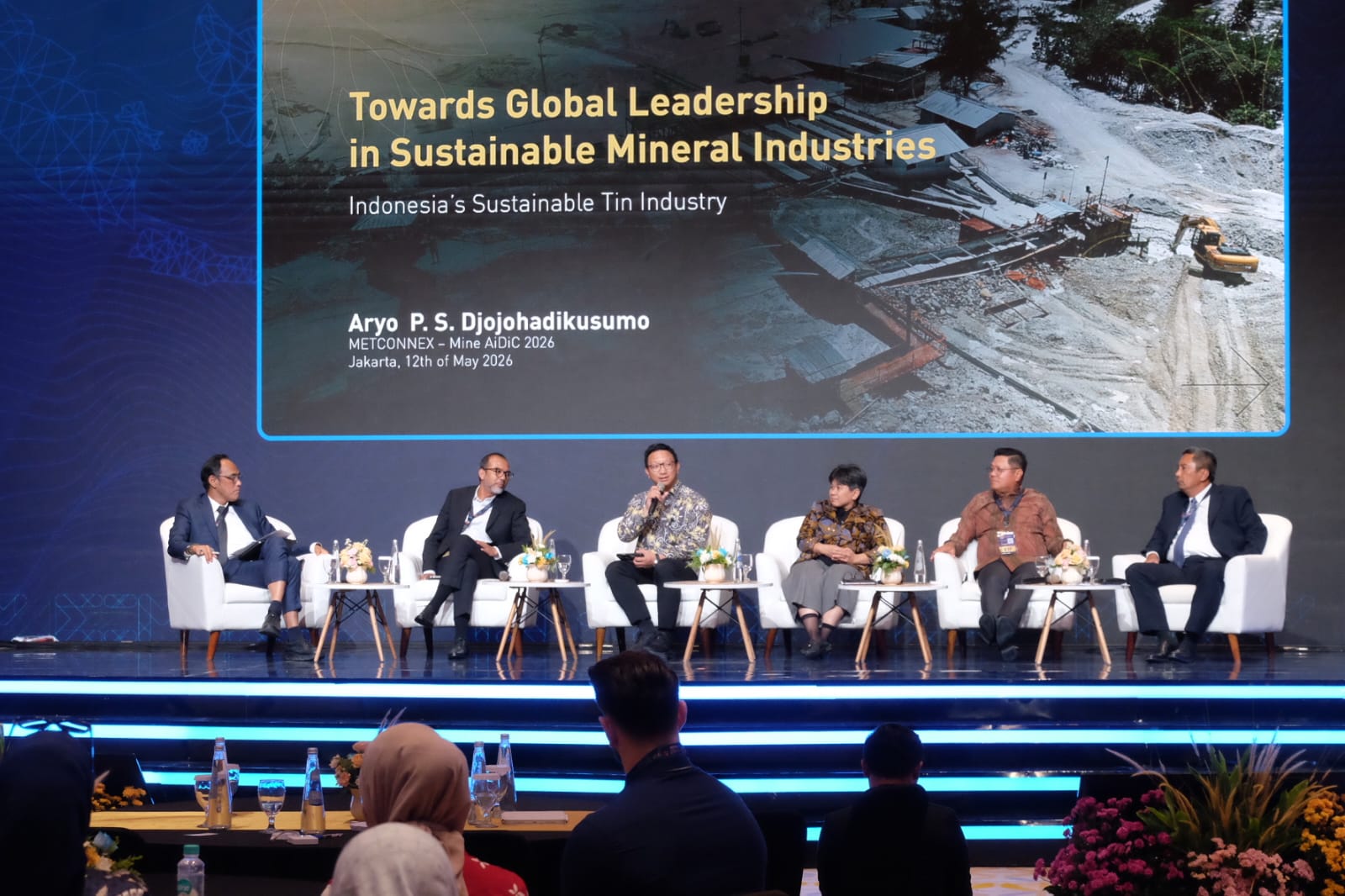 Dirut PT Arsari Tambang Aryo P. S. Djojohadikusumo (tiga dari kiri) dalam forum Met Connex 2026 di JCC. (Foto/Ist)
