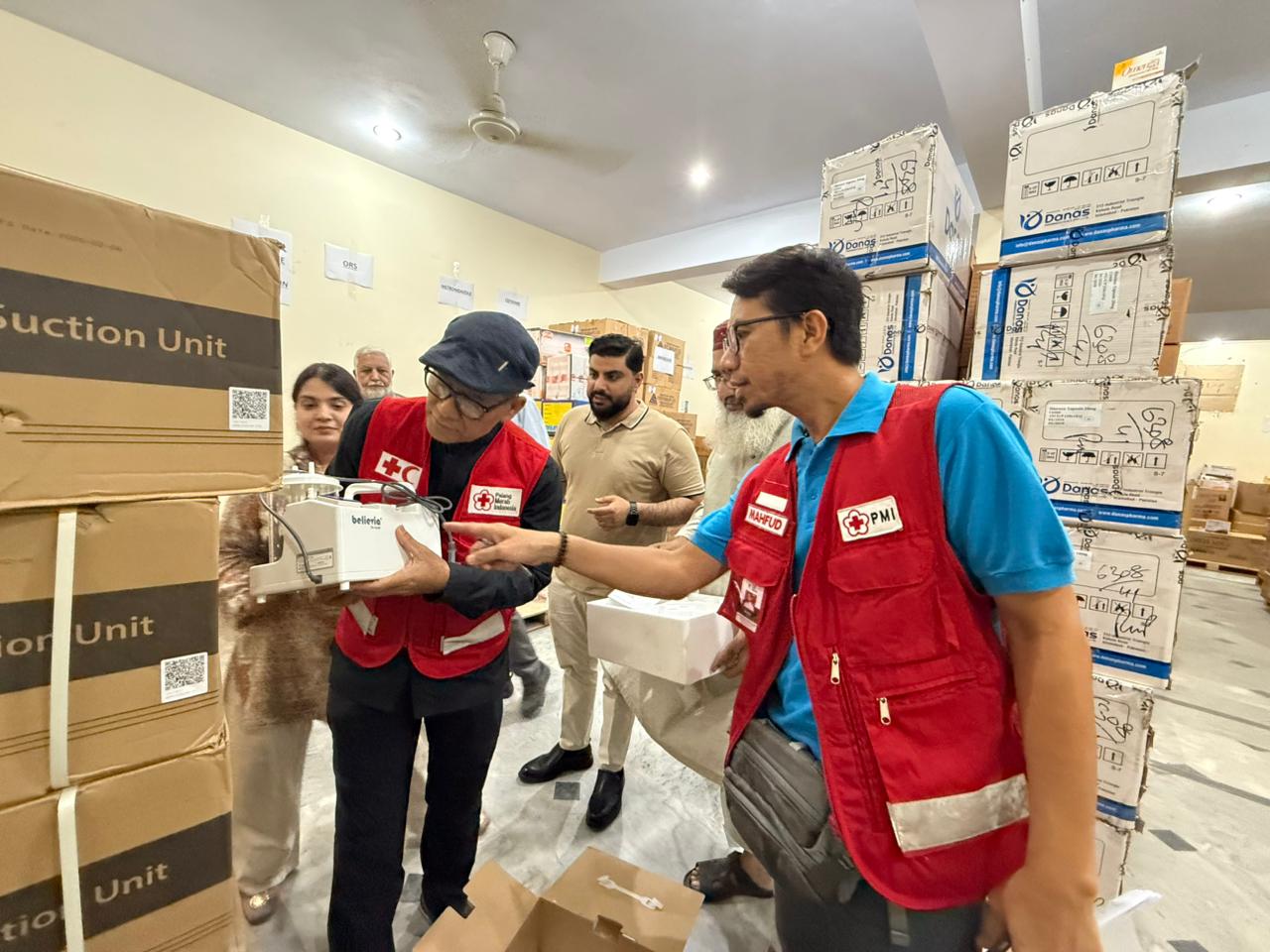 PMI serahkan bantuan obat-obatan ke Iran. (BeritaNasional/istimewa)