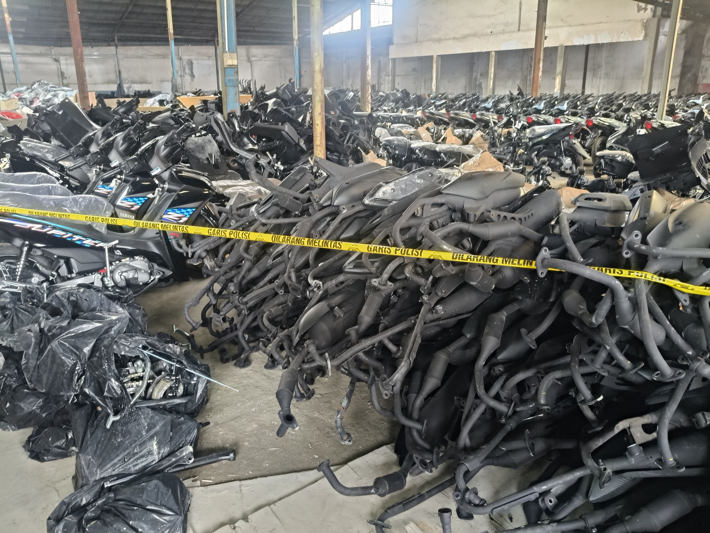 Ribuan motor diduga hasil curanmor di Kebayoran Lama, Jaksel. (BeritaNasional/Humas Polda Metro)