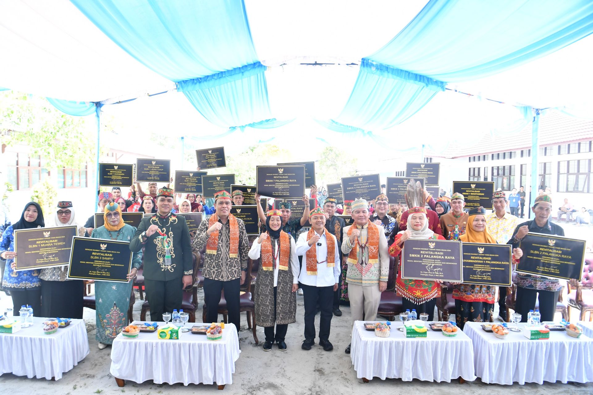 Wamendikdasmen Fajar Riza Ul Haq meresmikan program revitalisasi 72 sekolah di Kalteng, Sabtu (2/5/2026). (BeritaNasional/Kemendikdasmen)