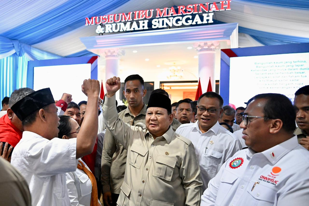 Presiden Prabowo Subianto saat meresmikan Museum Ibu Marsinah dan rumah singgah di Nganjuk, Sabtu (16/5/2026). (Foto/doc. Setpres)