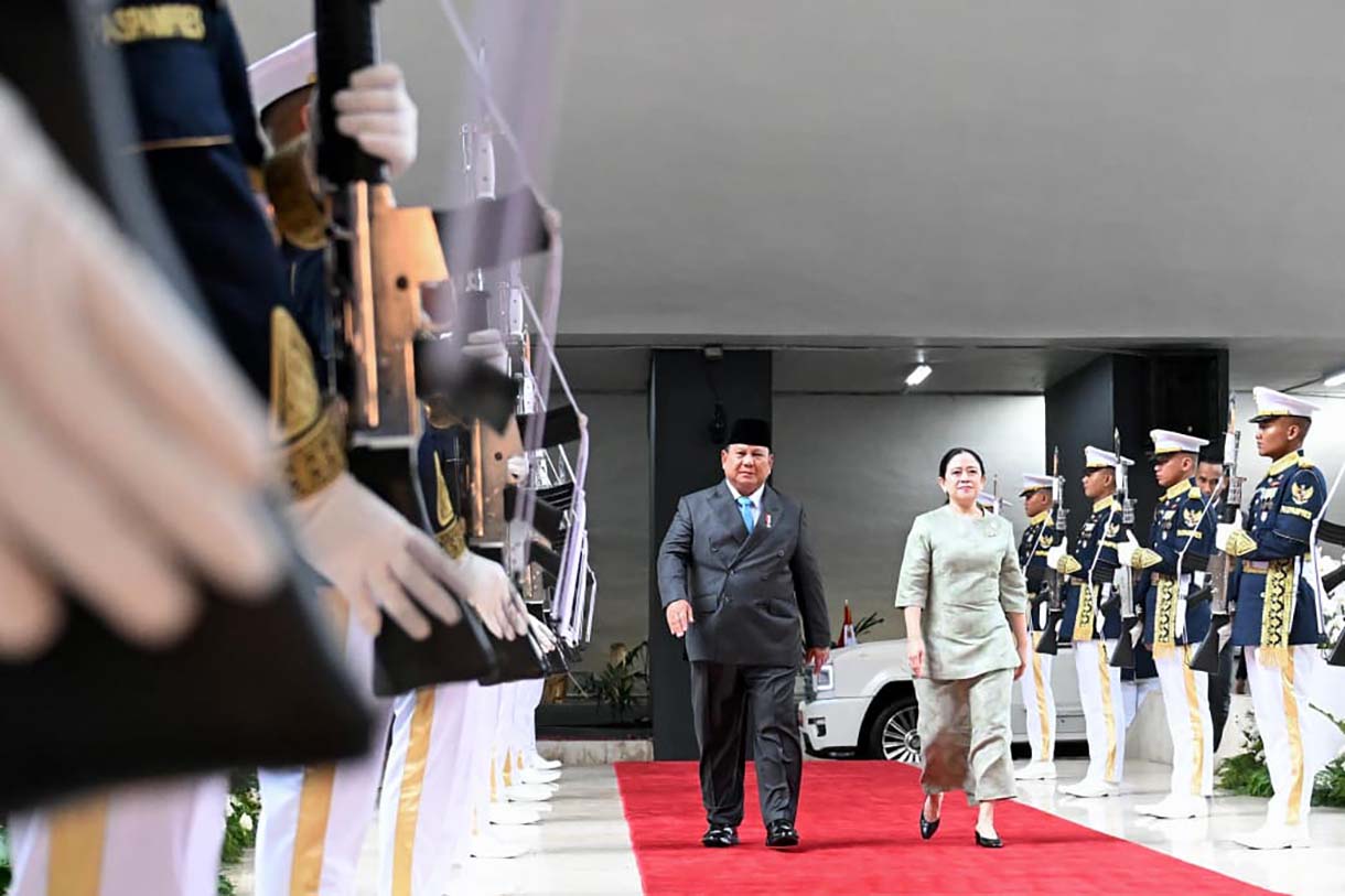 Presiden Prabowo Subianto (kiri) saat akan Rapat Paripurna ke-19 DPR. (Beritanasional.com/Oke Atmaja)
