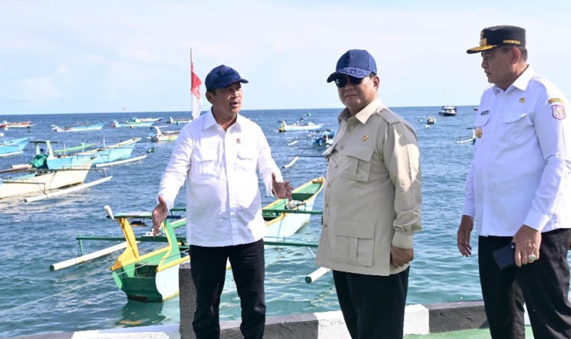 Prabowo tinjau shelter sortir dan pengepakan ikan Kampung Nelayan Merah Putih (Foto/Setpres)