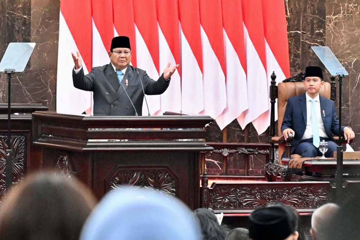 Presiden Prabowo Subianto menyampaikan pidato dalam Rapat Paripurna ke-19 DPR RI Masa Persidangan V Tahun Sidang 2025-2026 di kompleks Parlemen, Jakarta. (Beritanasional/Oke Atmaja)