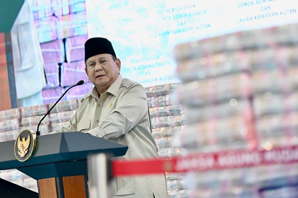 Presiden Prabowo Subianto berpidato di gedung Kejaksaan Agung Jakarta. (BeritaNasional/Setpres)