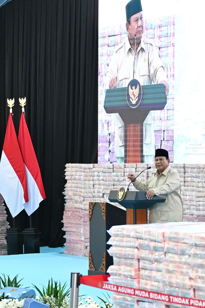 Presiden Prabowo Subianto menyampaikan pidato di gedung Kejaksaan Agung Jakarta. (BeritaNasional/Setpres)