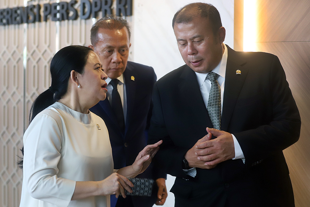 Pimpinan DPR RI memberikan keterangan kepada wartawan usai rapat paripurna. (BeritaNasional/Elvis Sendouw)