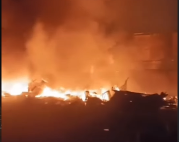 Kebakaran puluhan lapak di Tegal Alur, Kalideres, Jakbar, Minggu (24/5/2026). (BeritaNasional/IG Warga Jakbar)
