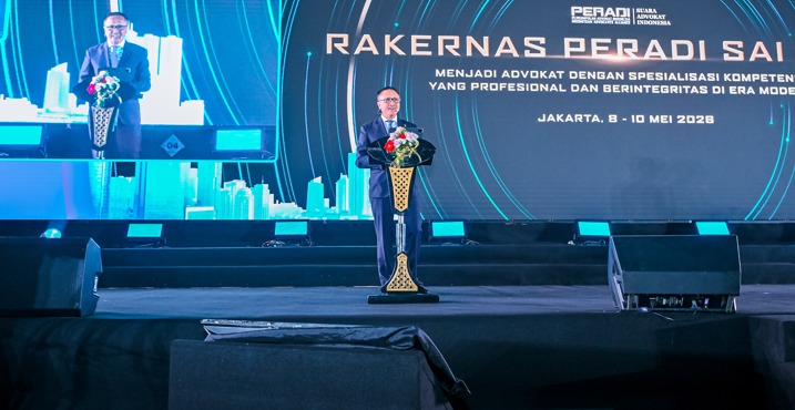 Ketua Umum PERADI SAI Harry Ponto menyampaikan pidato dalam Rakernas PERADI SAI 2026 di Jakarta. (BeritaNasional/istimewa)