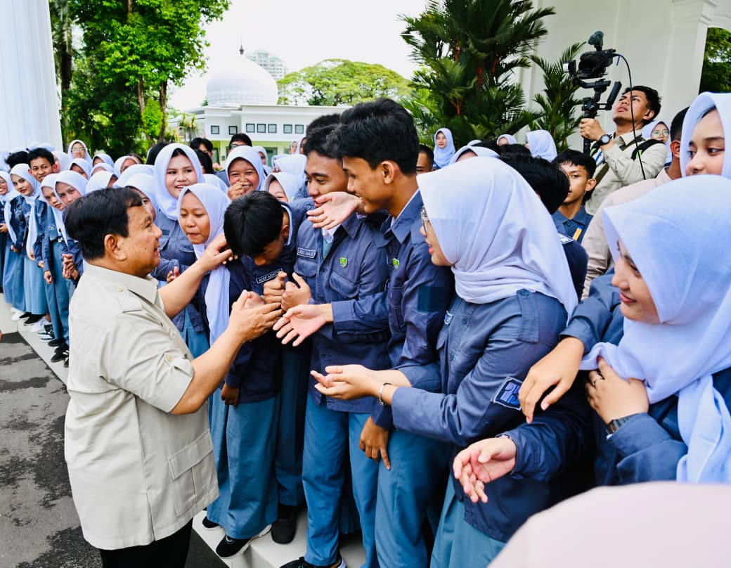 Ratusan pelajar yang tergabung dalam Forum OSIS Jawa Barat (FOJB) berkunjung ke kompleks Istana Kepresidenan Jakarta. (Foto/BPMI)