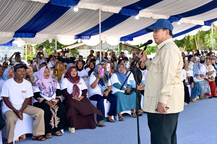 Presiden Prabowo Subianto bersama ratusan nelayan di Kelurahan Leato Selatan, Dumbo Raya, Kota Gorontalo. (Foto/BPMI)