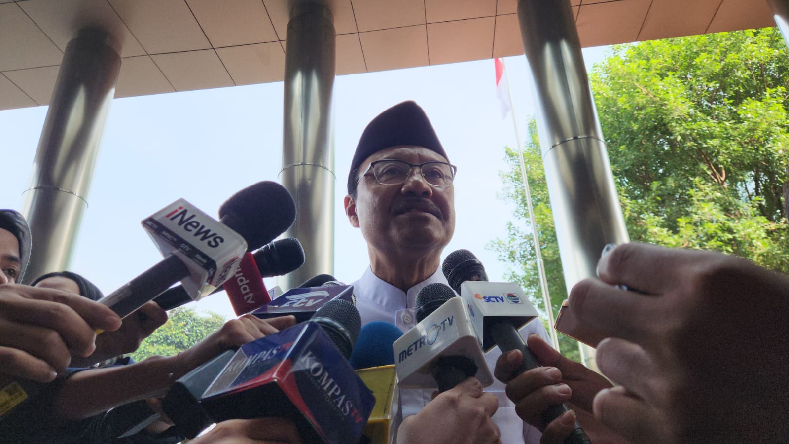Menteri Sosial Saifullah Yusuf sambangi KPK Jakarta (BeritaNasional/Panji)
