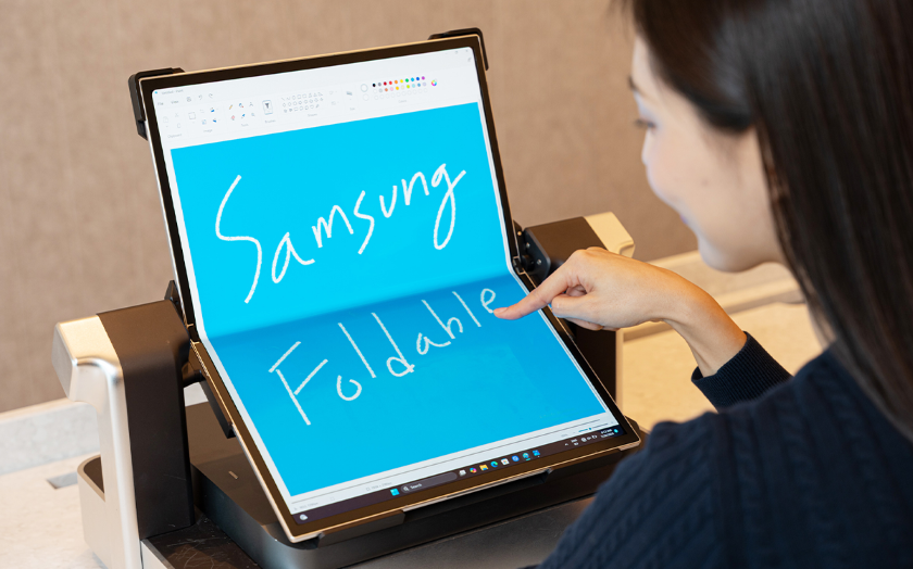 Layar foldable milik Samsung Display. (BeritaNasional/Samsung Display)