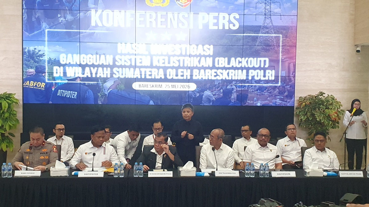 Wakil Kepala Bareskrim (Wakabareskrim), Polri Irjen Pol. Nunung Syaifuddin saat menggelar jumpa pers bersama PT. PLN . (BeritaNasional/Bachtiar)