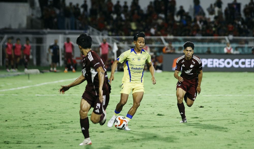 Laga PSM Makassar vs Persib Bandung. (Foto/persib.co.id)