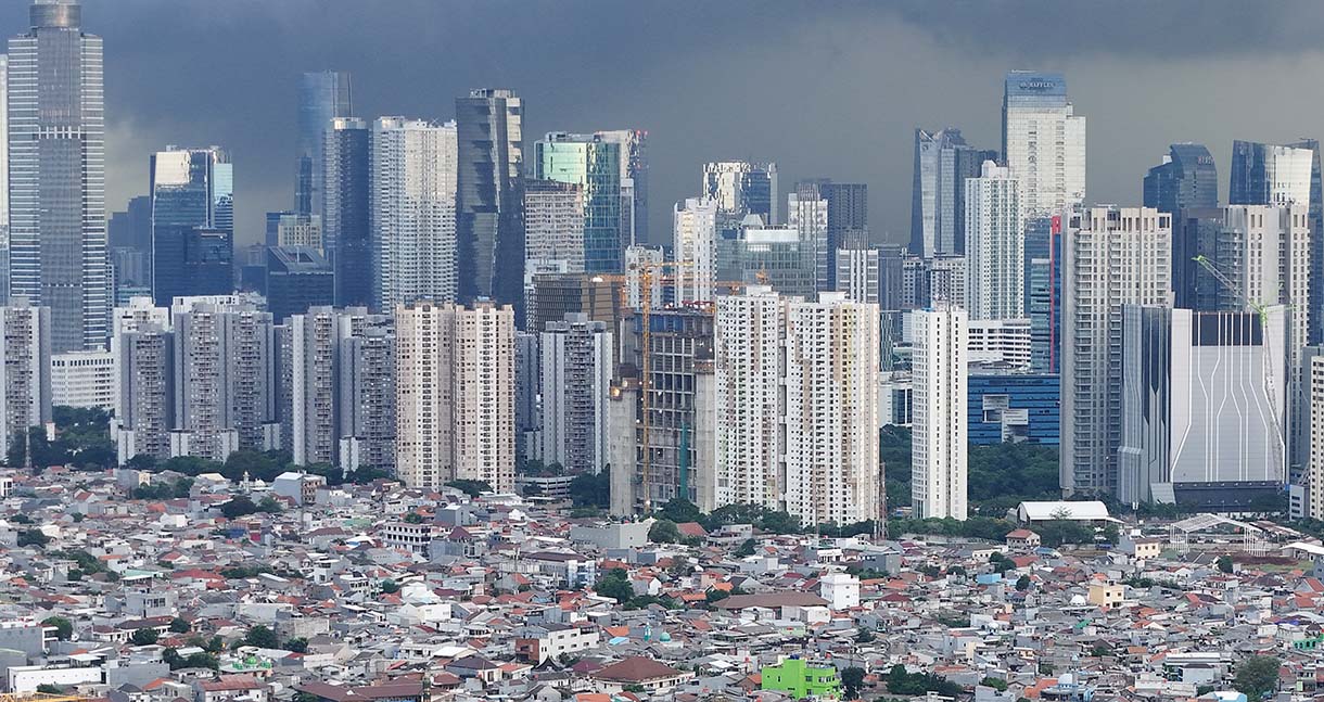 Pemandangan rumah dan gedung bertingkat di Jakarta,Minggu (31/5/2026). (Beritanasional.com/Oke Atmaja)